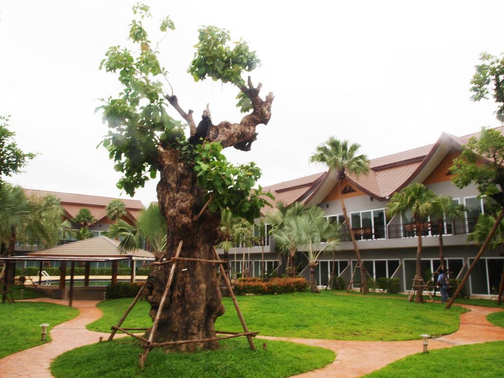 Taman Resort Phitsanulok Exterior foto