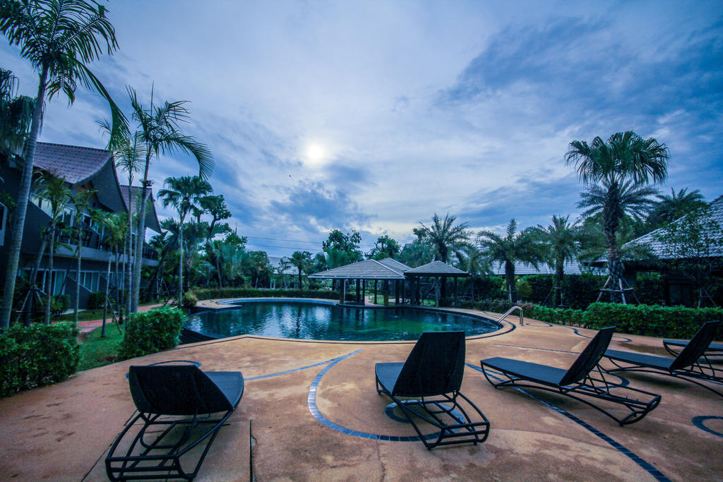 Taman Resort Phitsanulok Exterior foto